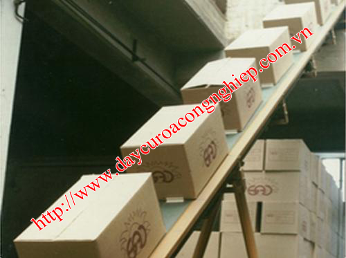 Băng tải vận chuyển hàng lên dóc nghiên